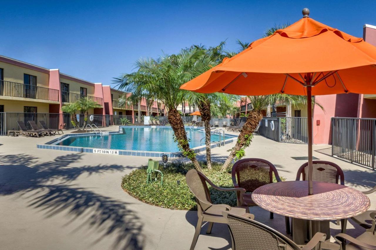 Clarion Inn & Suites At International Drive Williamsburg Luaran gambar