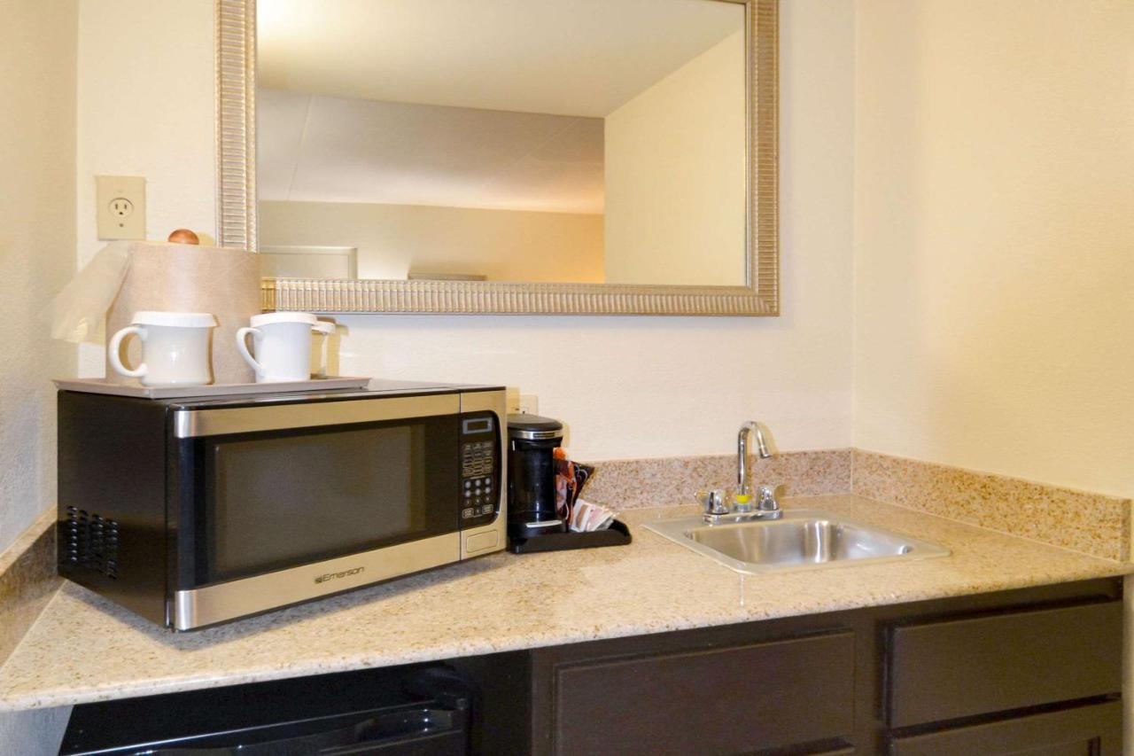 Clarion Inn & Suites At International Drive Williamsburg Luaran gambar